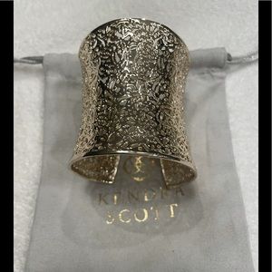 Kendra Scott Ainsley Cuff, gold, discontinued, excellent condition